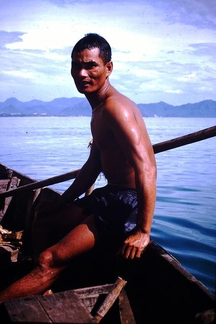 Vietnamese fisherman Nha Trang (2)